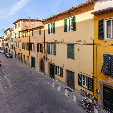 Heart Of Lucca Style Whitin The Walls Exterior photo